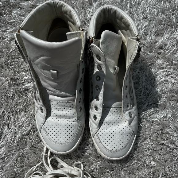 CHANEL ANKLE SNEAKERS - Picture 3 of 10